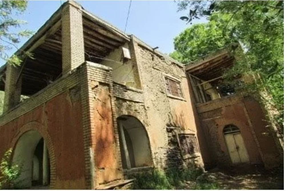 مدرسه تاریخی “ظفر” در محوطه ذوالریاستین تخریب شد