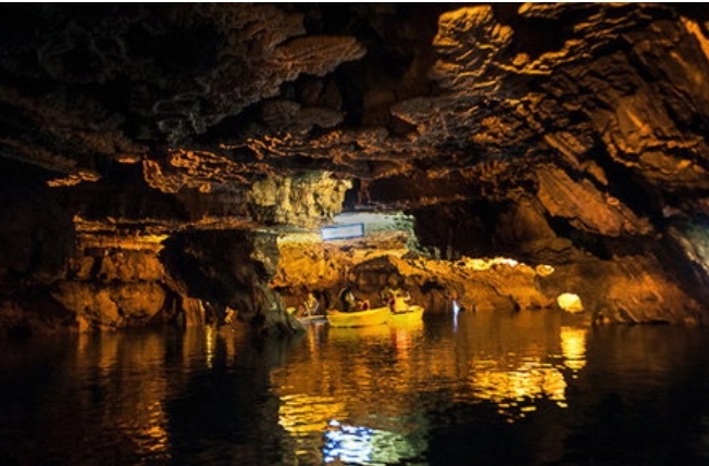 بزرگترین غار آبی جهان پذیرای مسافران نوروزی
