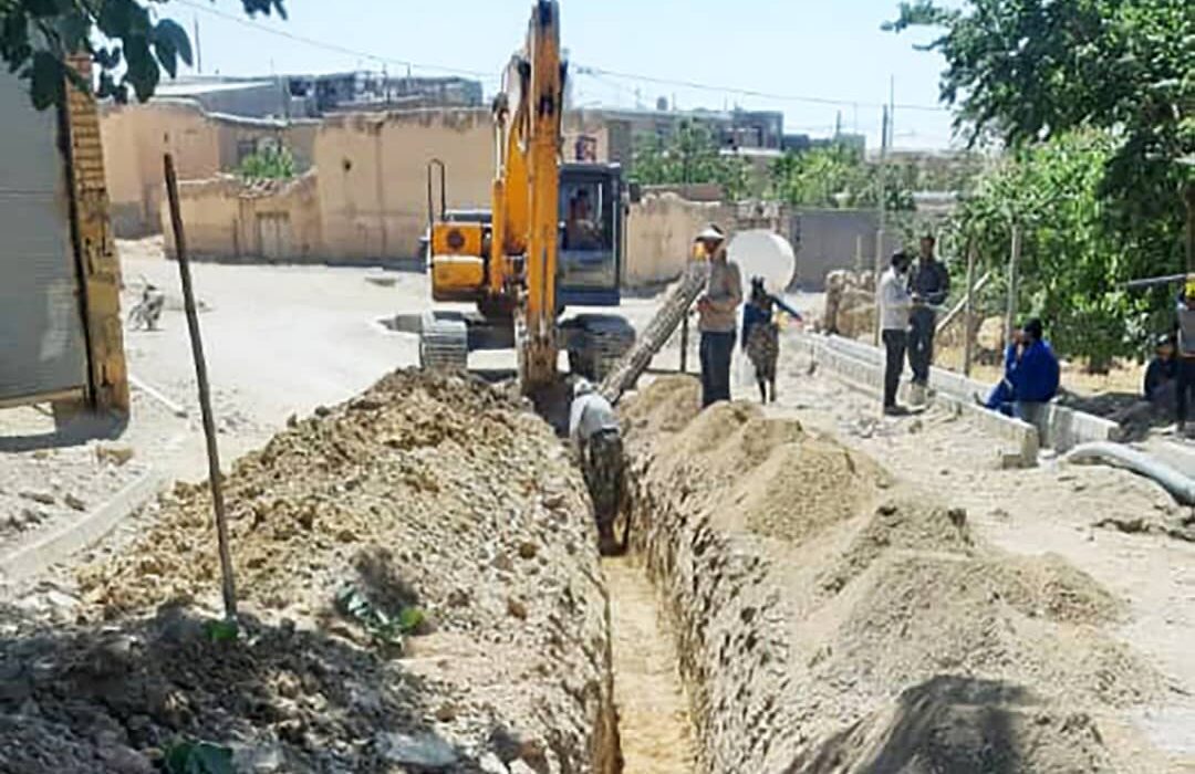 آغاز عملیات اجرایی احداث شبکه توزیع آب در روستای بارابند