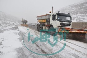 ۱۲ هزار کیلومتر  برفروبی و نمکپاشی در محورهای استان/ ادامه بارش برف در همدان