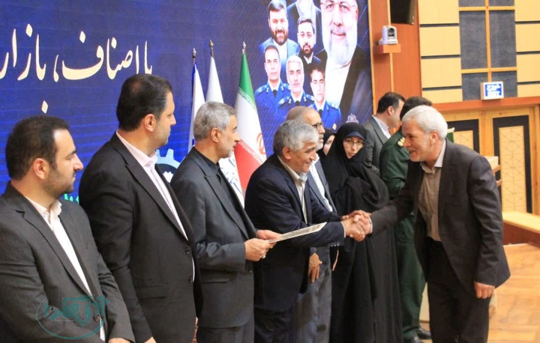 اصناف و بازاریان برتر استان تجلیل شدند