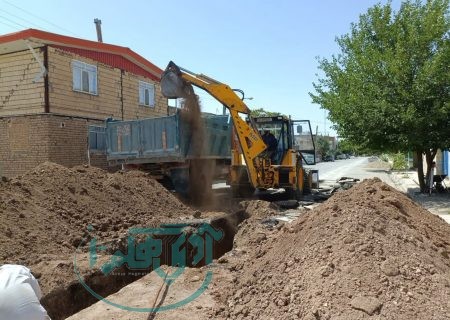 آغاز اجرای شبکه جمع‌آوری فاضلاب شهرک فرهنگیان شهر قروه درگزین