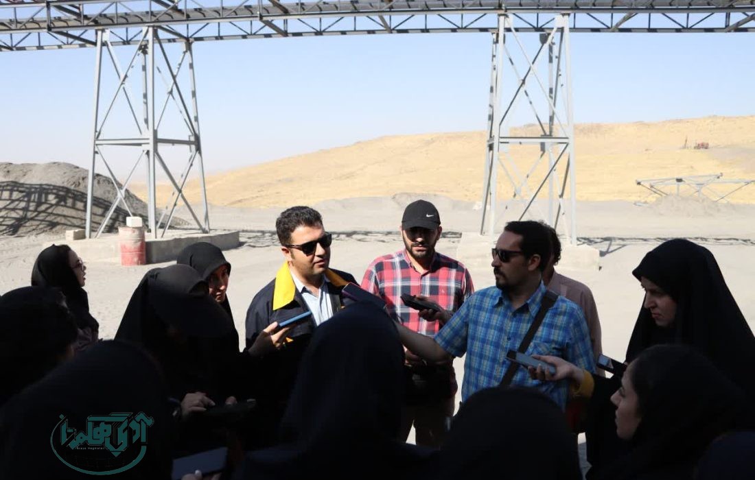 بازدید خبرنگاران همدان از معدن آندالوزیت ملایر