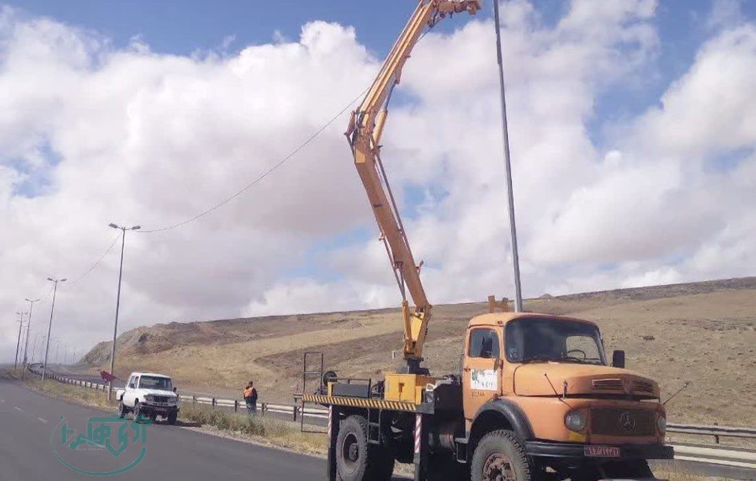 روشنایی ۱۴۰ کیلومتر از جاده‌های همدان، گامی مهم برای افزایش ایمنی