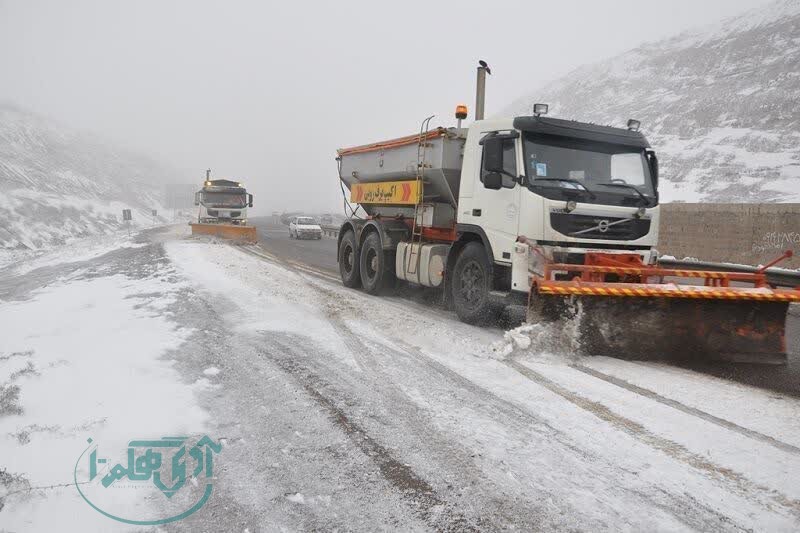 بارش اولین برف پاییزی در همدان و تردد عادی در محورهای کوهستانی