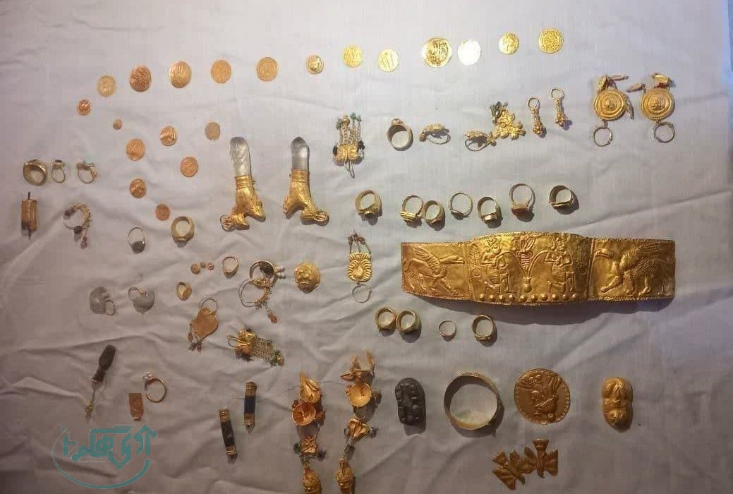 کشف ۷۸ قطعه اشیاء زرین وطلایی در نهاوند