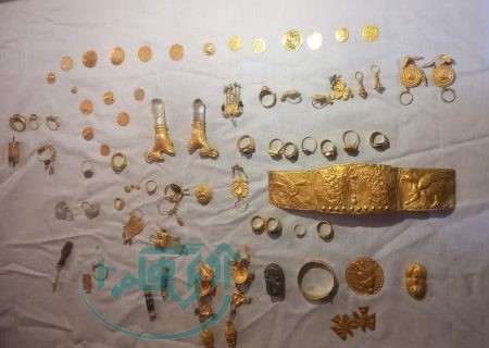 کشف ۷۸ قطعه اشیاء زرین وطلایی در نهاوند