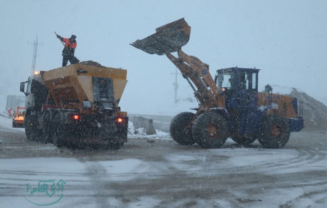 تداوم بارش برف در گردنهها و باران در جادههای همدان
