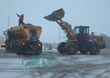 تداوم بارش برف در گردنه‌ها و باران در جاده‌های همدان