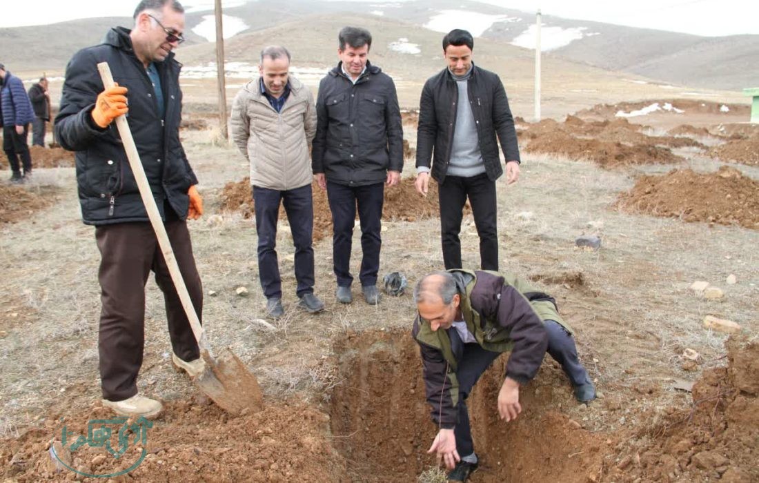کاشت 1600 نهال به یاد شهید حاج قاسم سلیمانی در پادگان آموزشی سیدالشهدا(ع) همدان