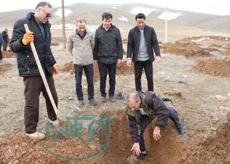 کاشت 1600 نهال به یاد شهید حاج قاسم سلیمانی در پادگان آموزشی سیدالشهدا(ع) همدان