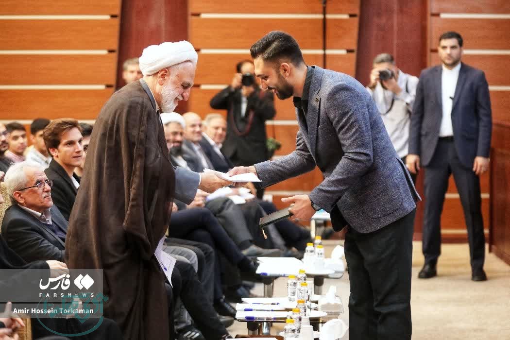 در احقاق حقوق مردم باید به عدالت رفتار کرد