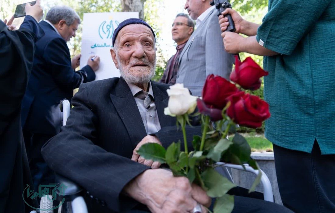 نمایشگاه گنجینه‌های نقره‌ای استان همدان افتتاح شد