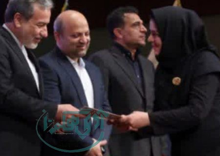 درخشش” ندای غرب” در جشنواره هگمتانه؛ تقدیر وزیر امور خارجه از مدیرمسئول ندای غرب