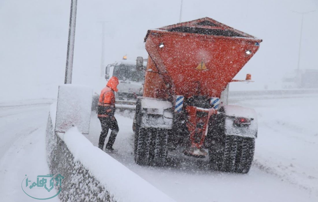 برفروبی و نمکپاشی بیش از ۲ هزار کیلومتر از محورهای همدان