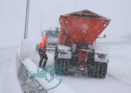 برف‌روبی و نمک‌پاشی بیش از ۲ هزار کیلومتر از محورهای همدان