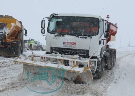اجرای ۱۲۰۰ کیلومتر باند برف‌روبی در محورهای کوهستانی استان همدان
