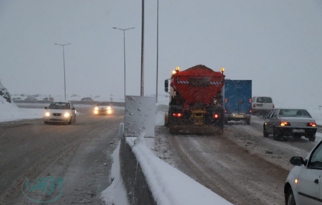 تداوم کولاک شدید در گردنه‌های همدان/ تردد در تمام محورهای شریانی جریان دارد