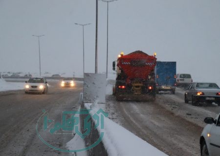 تداوم کولاک شدید در گردنه‌های همدان/ تردد در تمام محورهای شریانی جریان دارد