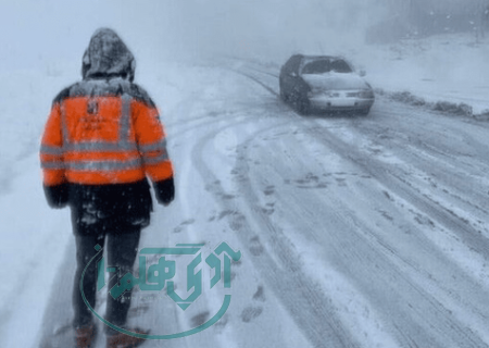 بارش برف و کولاک در محورهای همدان ادامه دارد