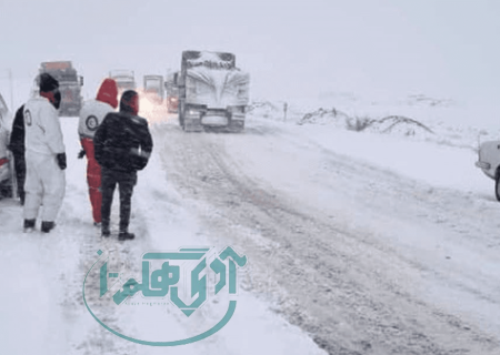 تداوم بارش برف در محورهای مواصلاتی همدان